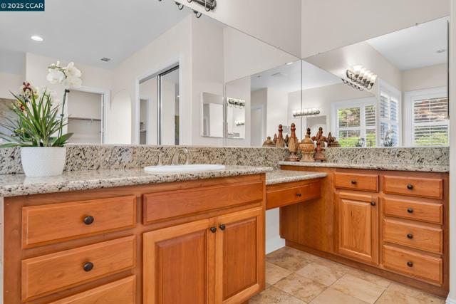3322 Ashbourne Cir, San Ramon CA: https://media.crmls.org/mediaz/0aeba9af-c82f-43ad-a183-93585ee0f102.jpg