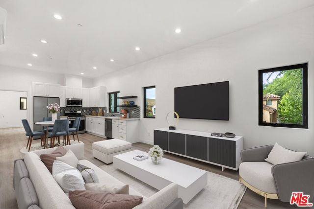 8931 Hubbard Street, Culver City CA: https://media.crmls.org/mediaz/0aebacb5-b98d-4ff2-9a76-9e97720c29b3.jpg