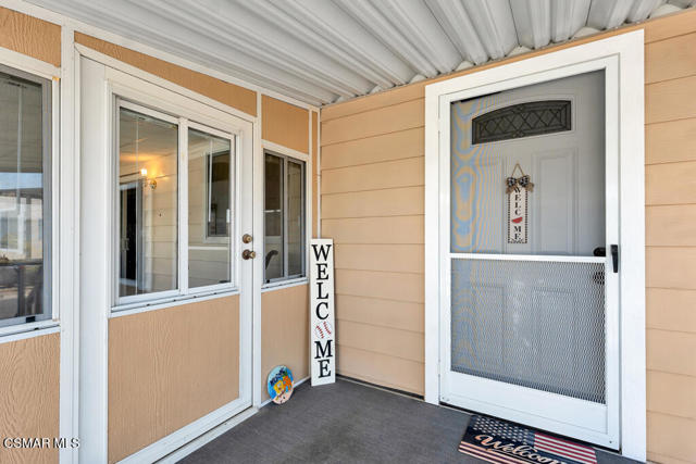 15750 Arroyo Drive, Moorpark CA: https://media.crmls.org/mediaz/0aec1870-288b-4313-b530-eb7f32e03243.jpg