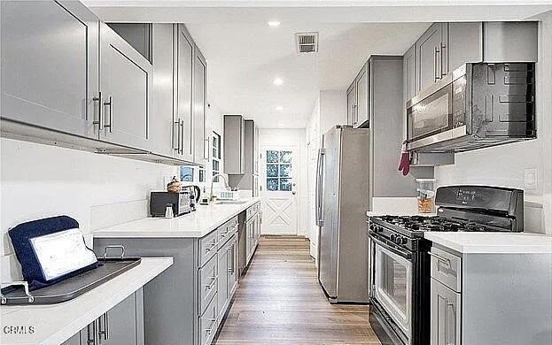 Detail Gallery Image 9 of 15 For 5701 Corbin Ave, Tarzana,  CA 91356 - – Beds | – Baths