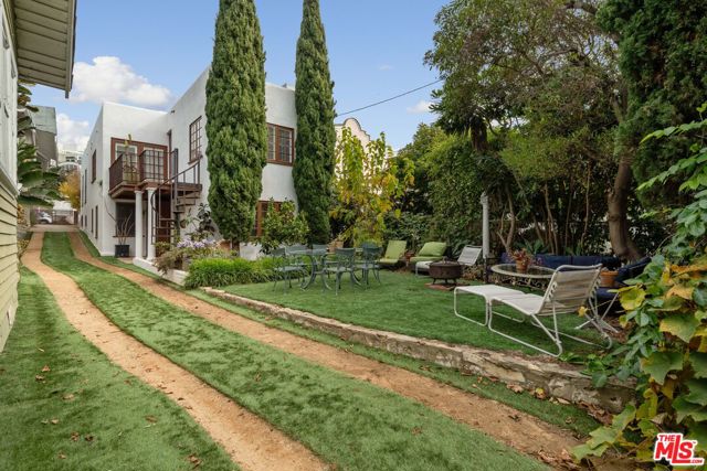 2116 3rd Street, Santa Monica CA: https://media.crmls.org/mediaz/0aecf15d-fe4d-409a-af52-719a16e0aa3d.jpg