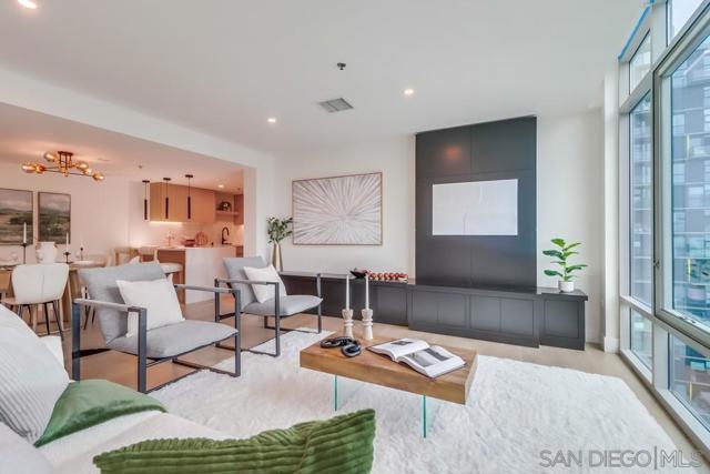 425 W W Beech St, San Diego CA: https://media.crmls.org/mediaz/0aed2ee5-e1de-4056-beb8-257a3a4e3d40.jpg