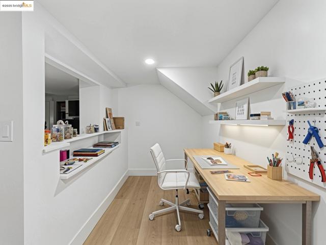 3274 Encinal Ave, Alameda CA: https://media.crmls.org/mediaz/0aedc57c-7925-4594-ac21-e01546b93654.jpg