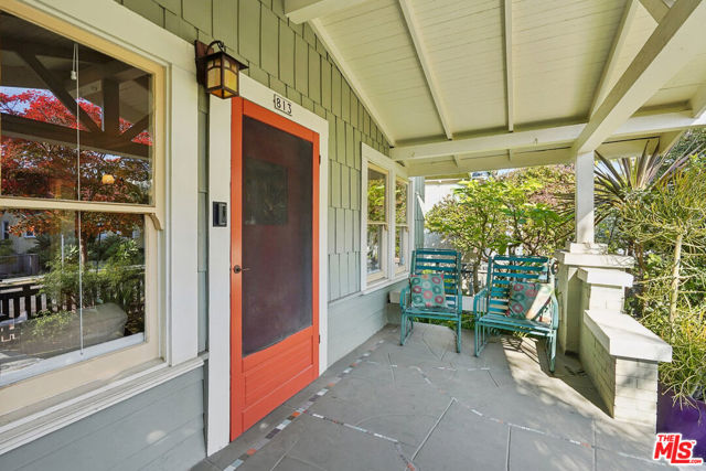 813 Crestmoore Place, Venice CA: https://media.crmls.org/mediaz/0aeec75c-72ba-4068-a493-eba8692618ab.jpg