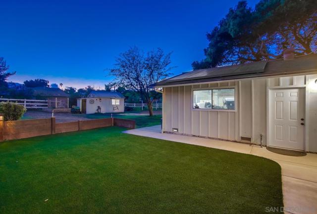 17048 Handlebar Rd, Ramona CA: https://media.crmls.org/mediaz/0aef30b1-6847-44b3-ae63-d41d43b385d4.jpg