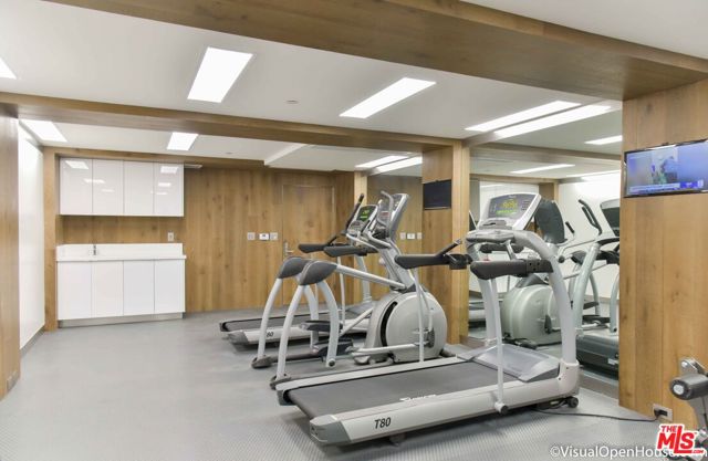 1818 Thayer Avenue, Los Angeles CA: https://media.crmls.org/mediaz/0aef3f37-932d-4599-be3e-baa074357a79.jpg