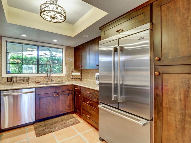 2001 E Camino Parocela, Palm Springs CA: https://media.crmls.org/mediaz/0aef7512-7f23-49a1-937e-bd62e7cd1c63.jpg