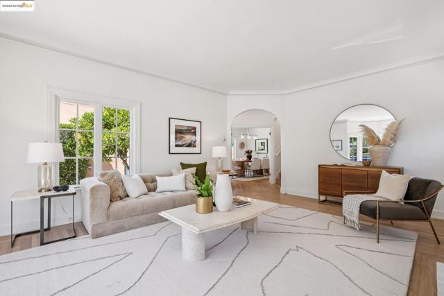 101 Palm Dr, Piedmont CA: https://media.crmls.org/mediaz/0aefaddb-5fd9-44b0-ba55-e1fc85ab1ac8.jpg