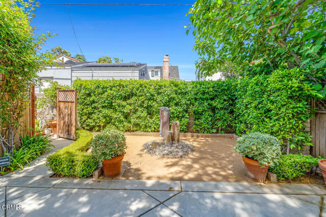 110 Glen Summer Road, Pasadena CA: https://media.crmls.org/mediaz/0aefd0a6-4197-4ffd-a6a6-c62fed6d41ab.jpg