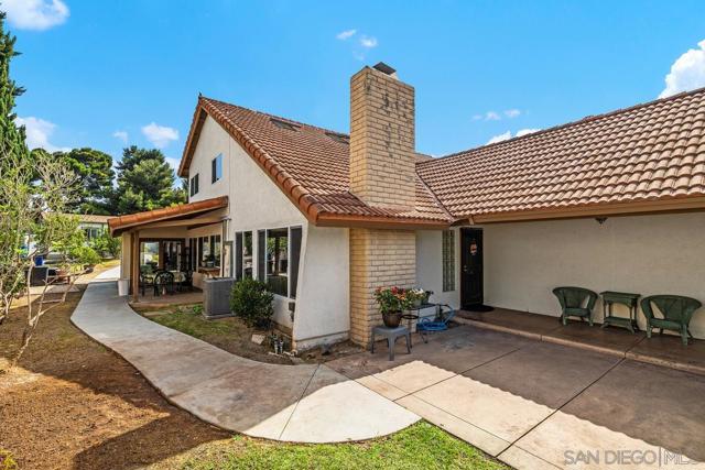 1387 Don Carlos Ct, Chula Vista CA: https://media.crmls.org/mediaz/0aefd51a-2b8c-4ea2-a94e-9cb7332f0558.jpg