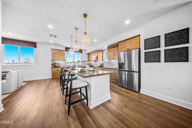 586 Via Chelsea, Camarillo CA: https://media.crmls.org/mediaz/0af049d8-ee04-44db-a4e2-e08855726d57.jpg