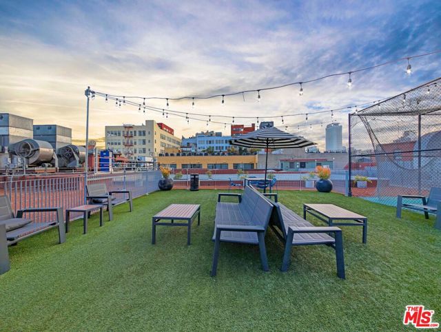 738 S Los Angeles Street, Los Angeles CA: https://media.crmls.org/mediaz/0af06027-ef01-444f-9560-c1e807079902.jpg