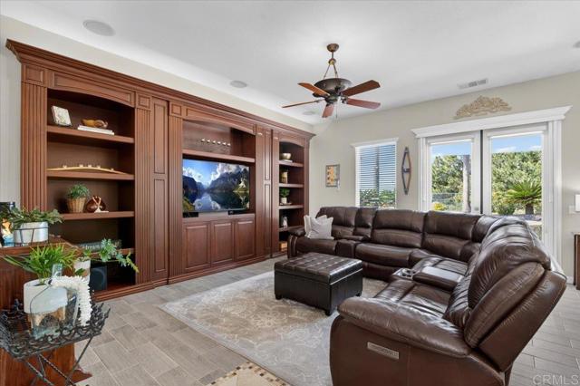 Detail Gallery Image 12 of 74 For 877 Hidden View Ln, Escondido,  CA 92027 - 4 Beds | 2/1 Baths