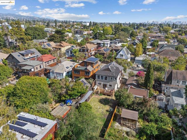 1811 Parker St, Berkeley CA: https://media.crmls.org/mediaz/0af0ccd5-f2ba-409b-b0ce-b6c2f2b38477.jpg
