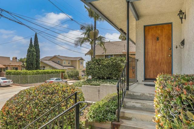 3448 Goldfinch Street, San Diego CA: https://media.crmls.org/mediaz/0af14771-c08c-422e-9221-0d8ab5e4c160.jpg