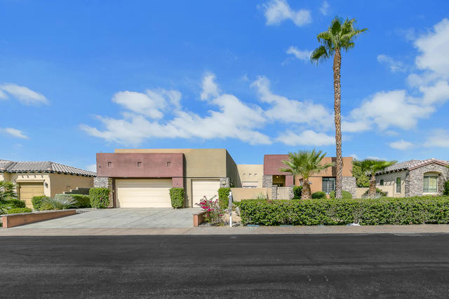 48749 Renewal Street, Indio CA: https://media.crmls.org/mediaz/0af225a2-9e43-4424-957c-385efd98d7ea.jpg