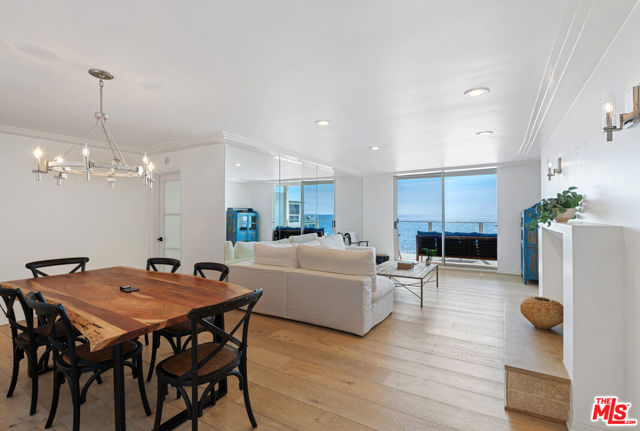 22548 Pacific Coast Highway, Malibu CA: https://media.crmls.org/mediaz/0af2d9f6-8dec-4962-a2ea-426bf139261f.jpg