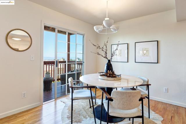 4353 Terrabella Way, Oakland CA: https://media.crmls.org/mediaz/0af2e3de-2aa1-4c99-bb37-e4e639d02f16.jpg