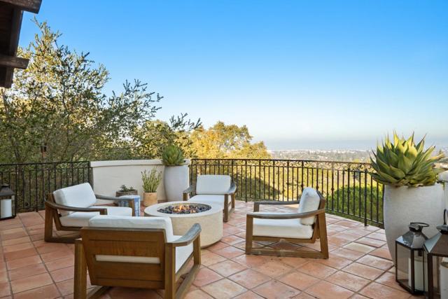 707 Vista Drive, Redwood City CA: https://media.crmls.org/mediaz/0af422b0-beee-4bda-9c47-e1f443776dac.jpg