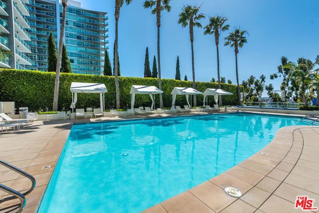 13700 MARINA POINTE Drive, Marina del Rey CA: https://media.crmls.org/mediaz/0af4a5c8-cdac-49ef-9ffb-293e57e7af36.jpg