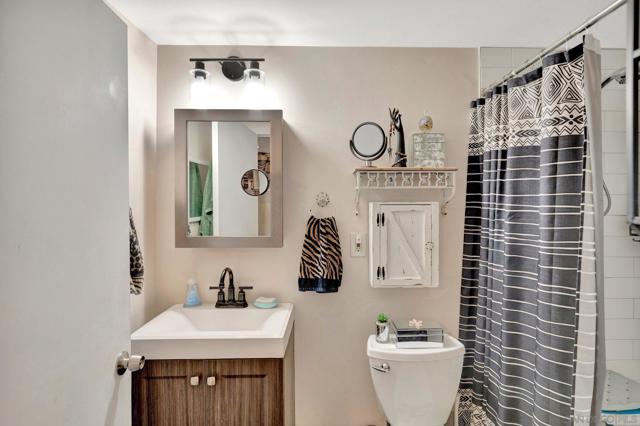 560 Seeforever Dr, San Marcos CA: https://media.crmls.org/mediaz/0af4fc77-3044-4f8e-a8be-357224e0e1e4.jpg