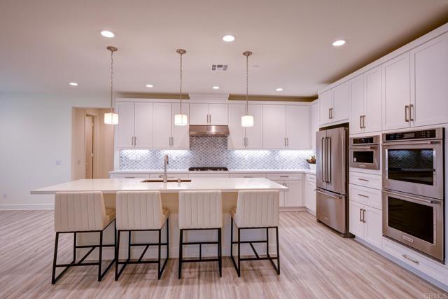 Detail Gallery Image 4 of 38 For 2981 Orchard Glen, Escondido,  CA 92026 - 5 Beds | 4 Baths