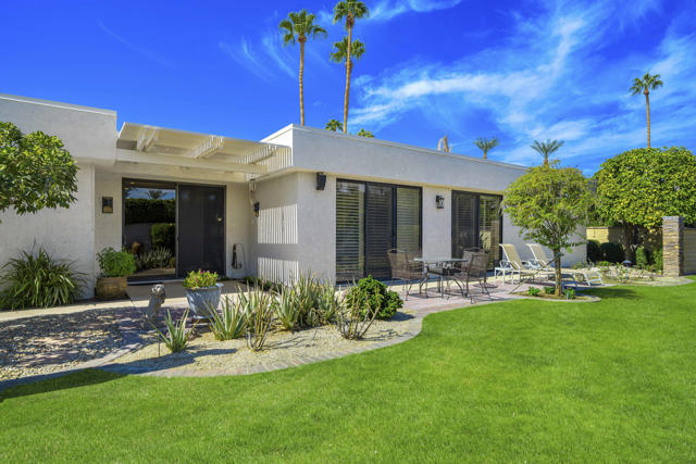 66 Dartmouth Drive, Rancho Mirage CA: https://media.crmls.org/mediaz/0af52b70-54f1-4f32-96dc-54340d9eec69.jpg