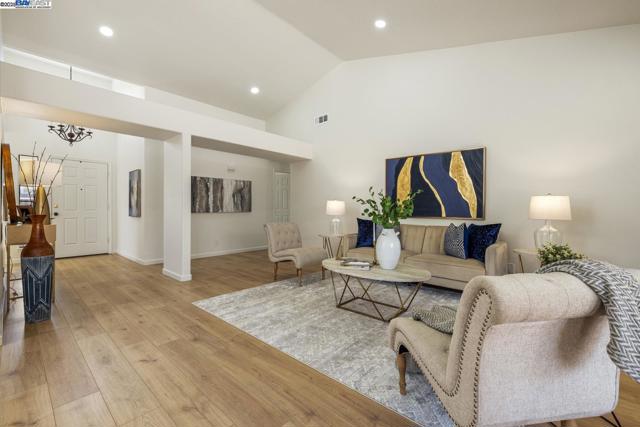1023 Snowgoose Ln, Manteca CA: https://media.crmls.org/mediaz/0af52f72-7e70-4a09-8f09-29a9b50b90f6.jpg