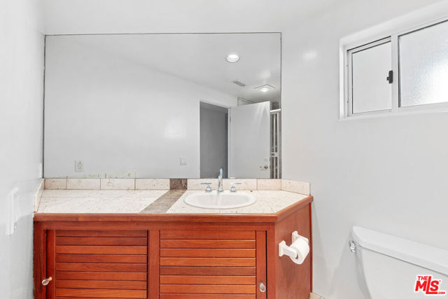 32215 Pacific Coast Highway, Malibu CA: https://media.crmls.org/mediaz/0af58b10-33fa-4a29-a891-7cef9f00bc1b.jpg