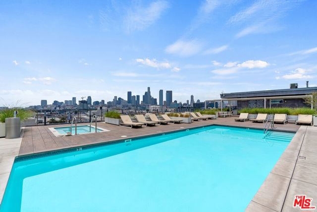 527 Molino Street, Los Angeles CA: https://media.crmls.org/mediaz/0af61822-7572-47c3-8e84-24a257b61132.jpg