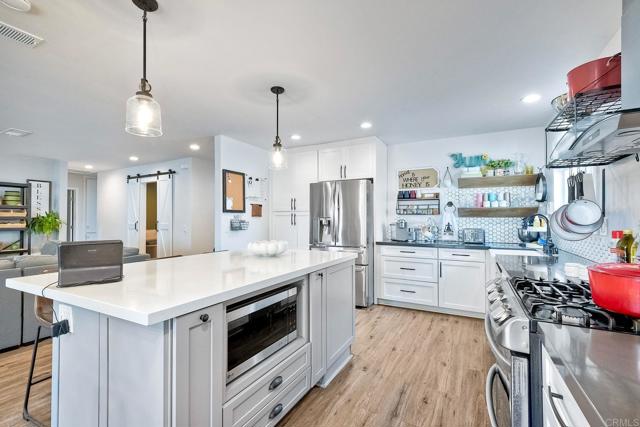 2760 Thunder Drive, Oceanside CA: https://media.crmls.org/mediaz/0af72e55-8e3b-48dd-a3c6-4c7693b73c5e.jpg