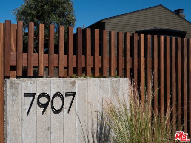 7907 Croydon Avenue, Los Angeles CA: https://media.crmls.org/mediaz/0af74578-2d3f-4932-9c9d-3dfd75919f2e.jpg