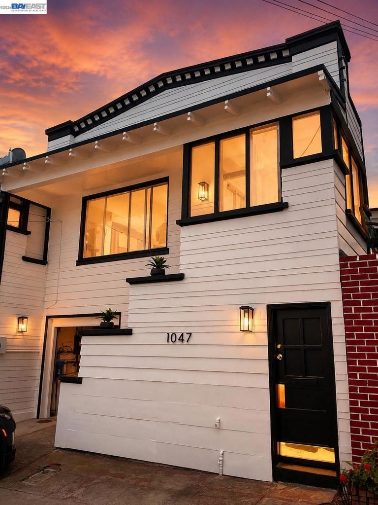 1047 Hanover