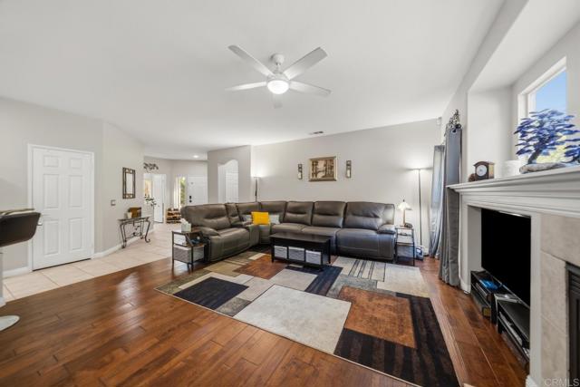 Detail Gallery Image 3 of 49 For 3146 Willow Tree Ln, Escondido,  CA 92027 - 3 Beds | 2 Baths