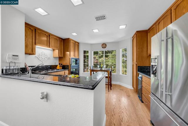 1618 Brush Creek Place, Danville CA: https://media.crmls.org/mediaz/0af94f8f-0a40-4851-bea6-29ade4211313.jpg