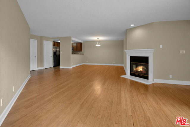 1633 S Bentley Avenue, West Los Angeles CA: https://media.crmls.org/mediaz/0af96328-baa0-4d5b-b056-a47750d61ee5.jpg