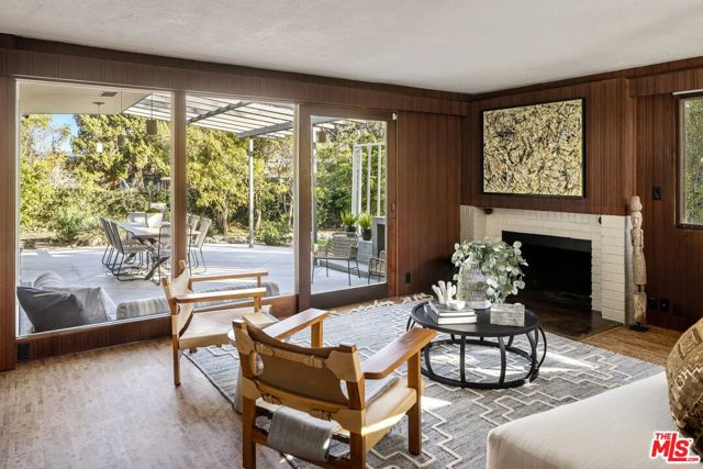 1009 Holly Road photo 5