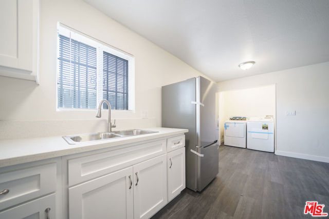 10376 Wilmington Avenue, Los Angeles CA: https://media.crmls.org/mediaz/0afa025f-fe63-4308-ae8a-8776a6187fc6.jpg