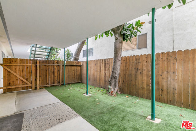 1333 Barry Avenue, Los Angeles CA: https://media.crmls.org/mediaz/0afa84b9-3472-4fa4-9b59-90e6d42ab30e.jpg