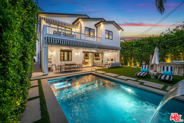 4365 Kraft Avenue, Studio City CA: https://media.crmls.org/mediaz/0afb0a6c-2d96-4748-8645-79f3215c37f8.jpg