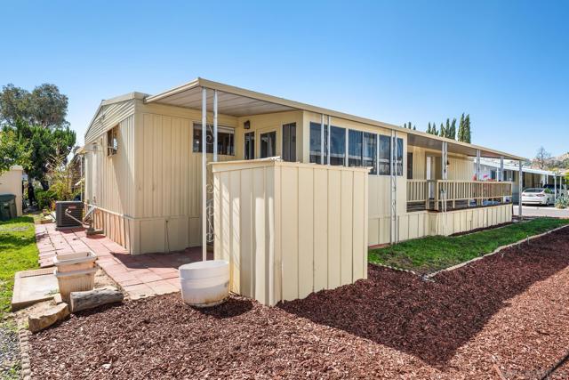 2700 Valley Parkway, Escondido CA: https://media.crmls.org/mediaz/0afb3a5f-99f0-444c-9468-38c92730cdc1.jpg