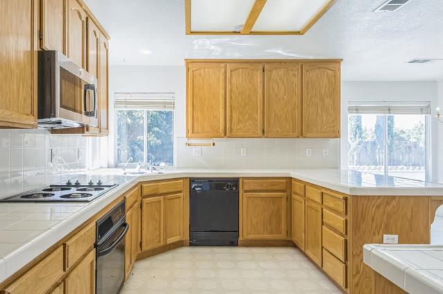 859 Sandra Street, Los Banos CA: https://media.crmls.org/mediaz/0afb55d0-76d6-4f49-a96f-4d8c5221662b.jpg