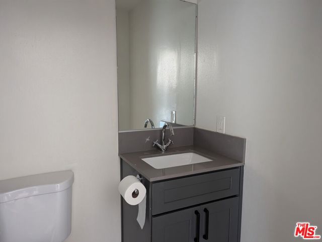 310 S Kenmore Avenue, Los Angeles CA: https://media.crmls.org/mediaz/0afb8b01-0a21-49f5-aa5a-0ba48e1b5a72.jpg