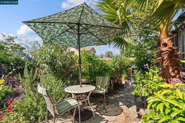 4218 Cobblestone Dr, Concord CA: https://media.crmls.org/mediaz/0afd6f8f-3a50-4c20-bbc7-d1194dc1da30.jpg