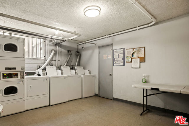 4829 Whitsett Avenue, Valley Village CA: https://media.crmls.org/mediaz/0afd98ae-bfb4-4635-80e2-1646449c4a1c.jpg