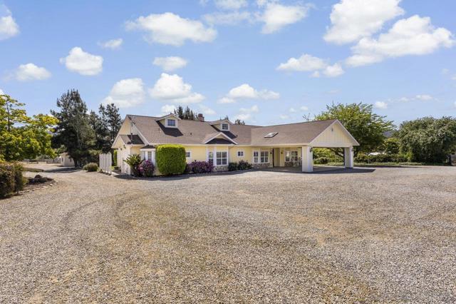 3232 N Twin Oaks Valley Rd, San Marcos CA: https://media.crmls.org/mediaz/0afe08e6-7506-4e4c-a960-2960c6768a88.jpg