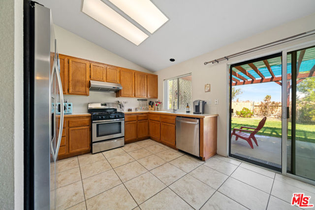 3223 Quarry Road, Palmdale CA: https://media.crmls.org/mediaz/0afe21cf-68e3-4903-8e97-2a72ead3e3ad.jpg