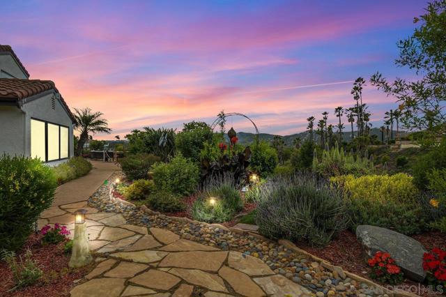 3609 Monte Real, Escondido CA: https://media.crmls.org/mediaz/0afeca2f-1a3e-4efb-8374-9f28ccb6842c.jpg