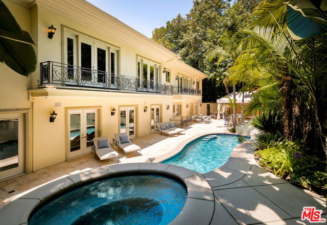 1350 Benedict Canyon Drive, Beverly Hills CA: https://media.crmls.org/mediaz/0afecca6-0296-40be-bb8a-f9601768f0da.jpg