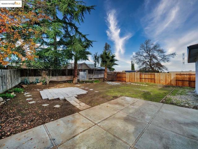 2112 Matthew CT, Pittsburg CA: https://media.crmls.org/mediaz/0aff1065-8a12-4e38-8d8a-0f6592094560.jpg